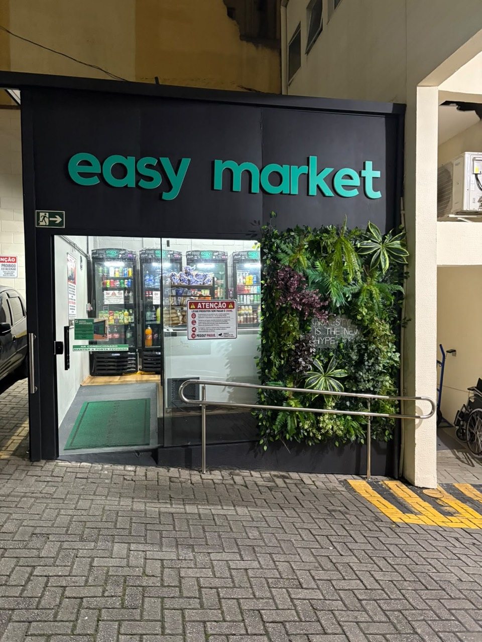 Nova fachada do mercado Planalto da Serra